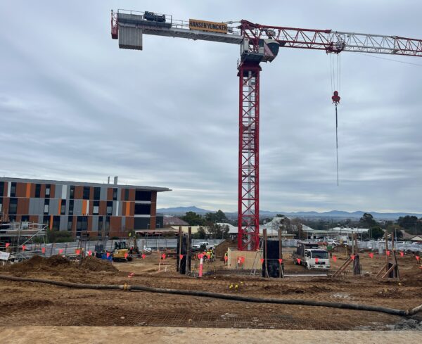 Tower crane at Tamworth Hospital